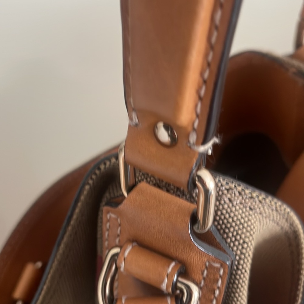Burberry Ashby bucket tote bag - Picture 9 of 16